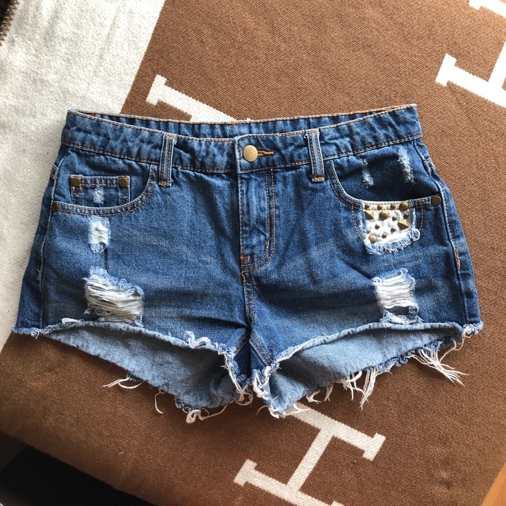 Studded&distressed cutoffs